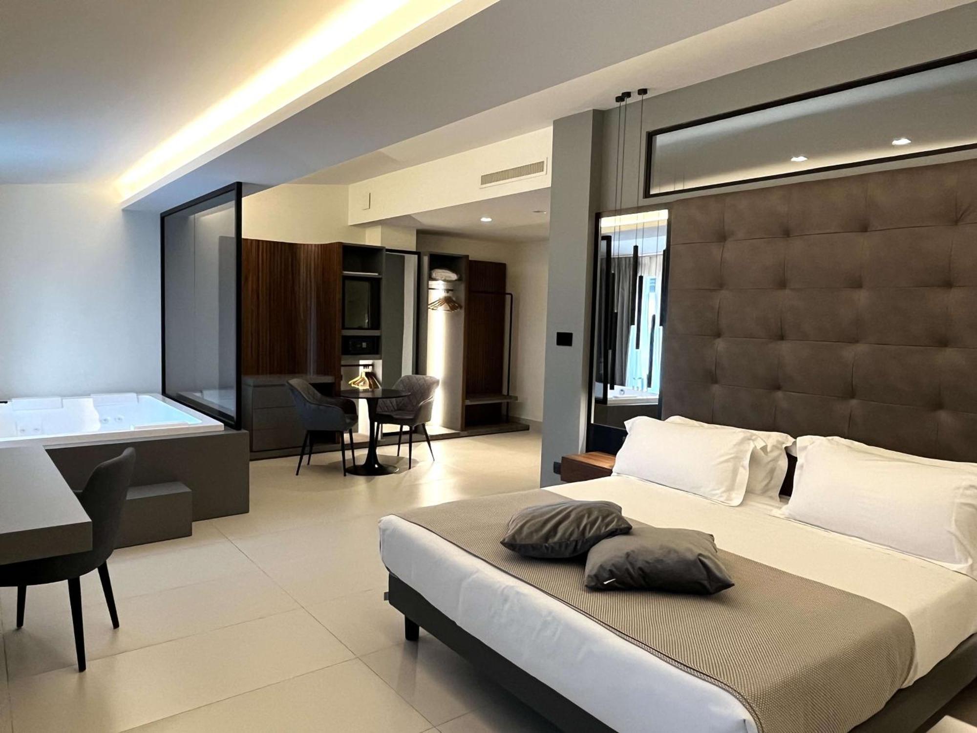 Western Ferrari Hotel